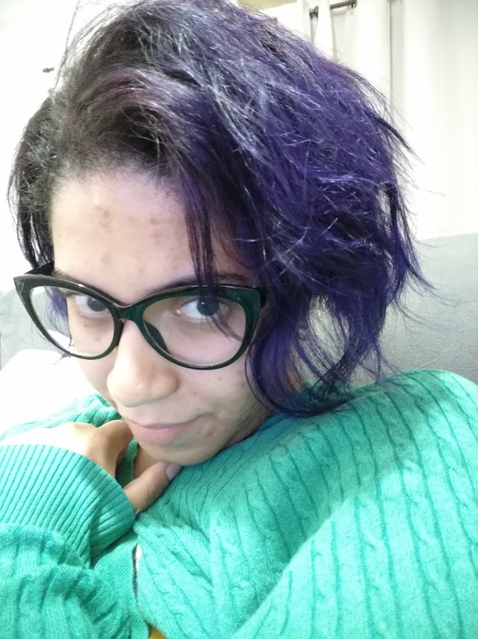 Unicolors Roxo Frozen de Açaí no cabelo